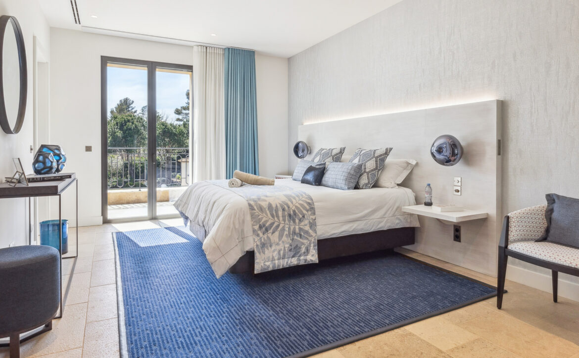 Luxury tennis villa for rent in Terre Blanche Provence