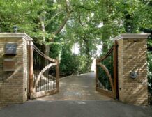 Hollow Lane House with tennis court and spa