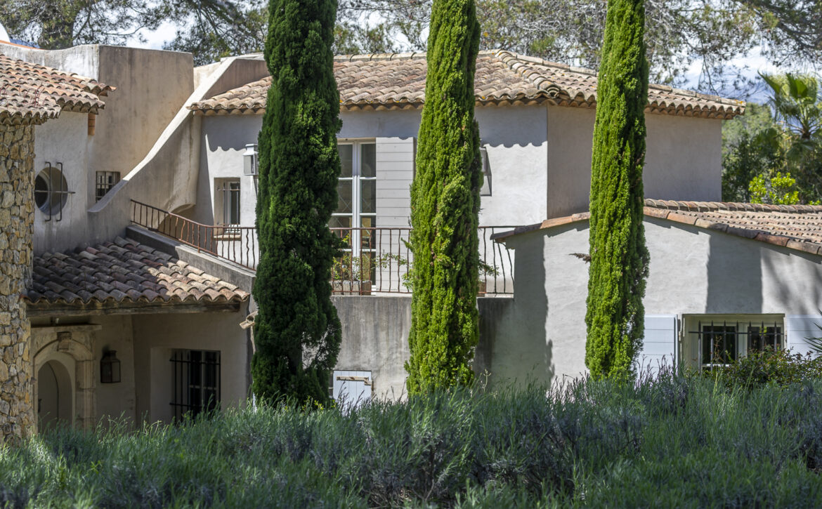 Mougins luxury villa with private tennis court