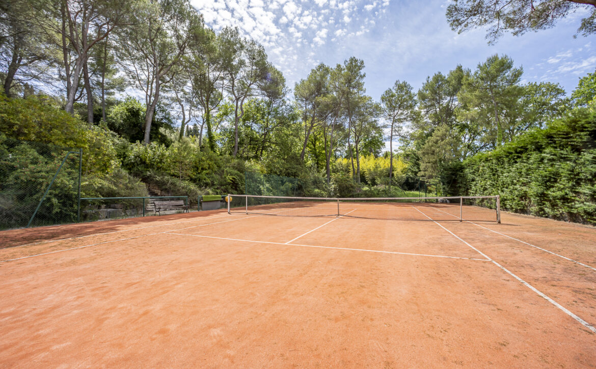 Mougins luxury villa with private tennis court