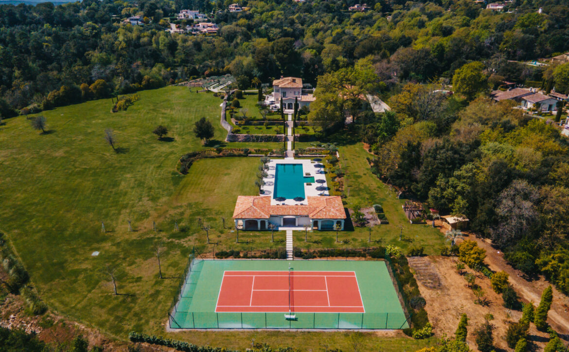 Saint Paul de Vence estate with tennis court
