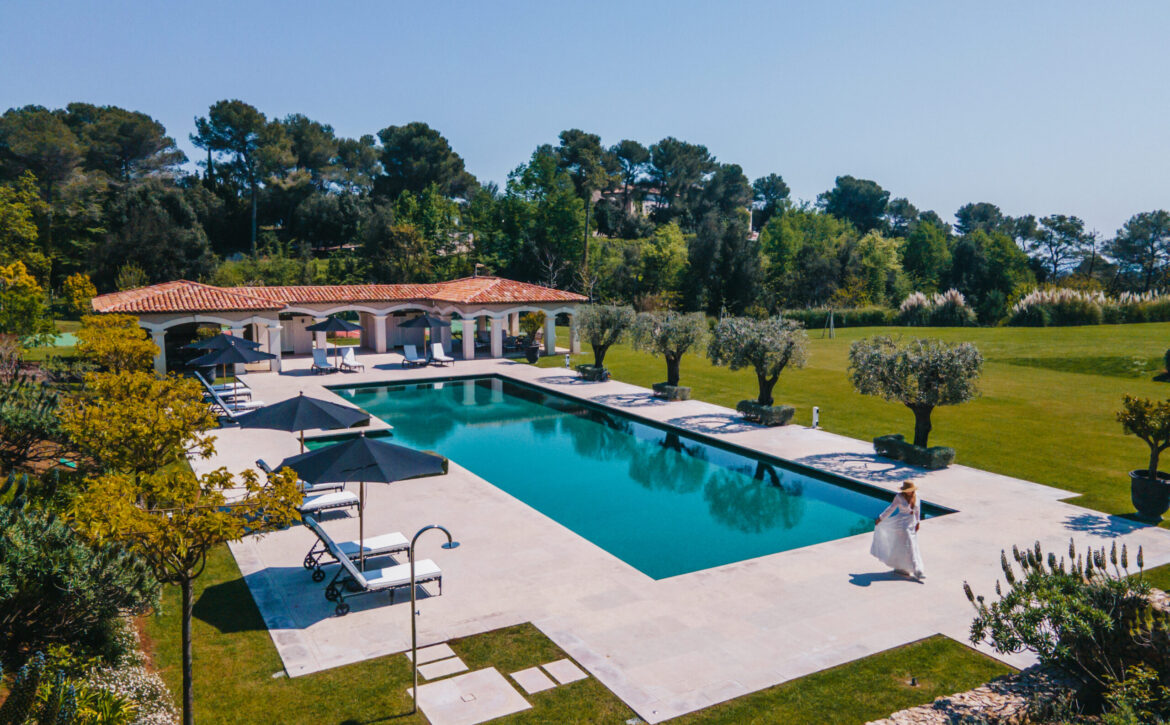 Saint Paul de Vence estate with tennis court