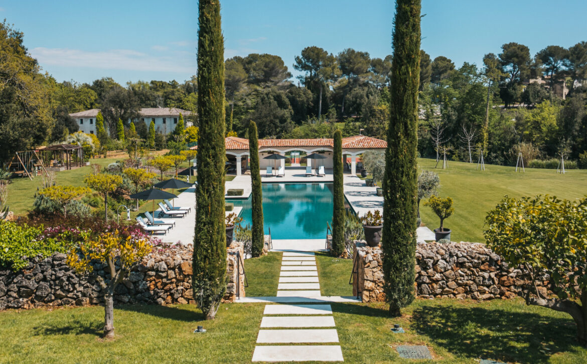 Saint Paul de Vence estate with tennis court