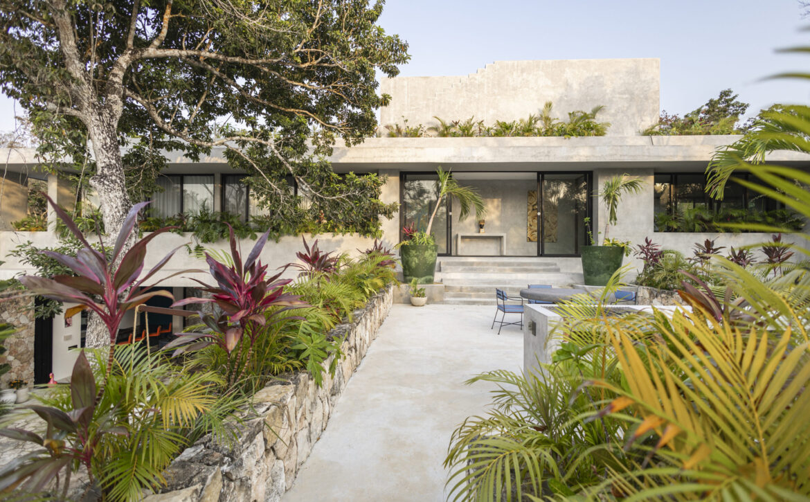 asa Xolo Luxury Tennis Property