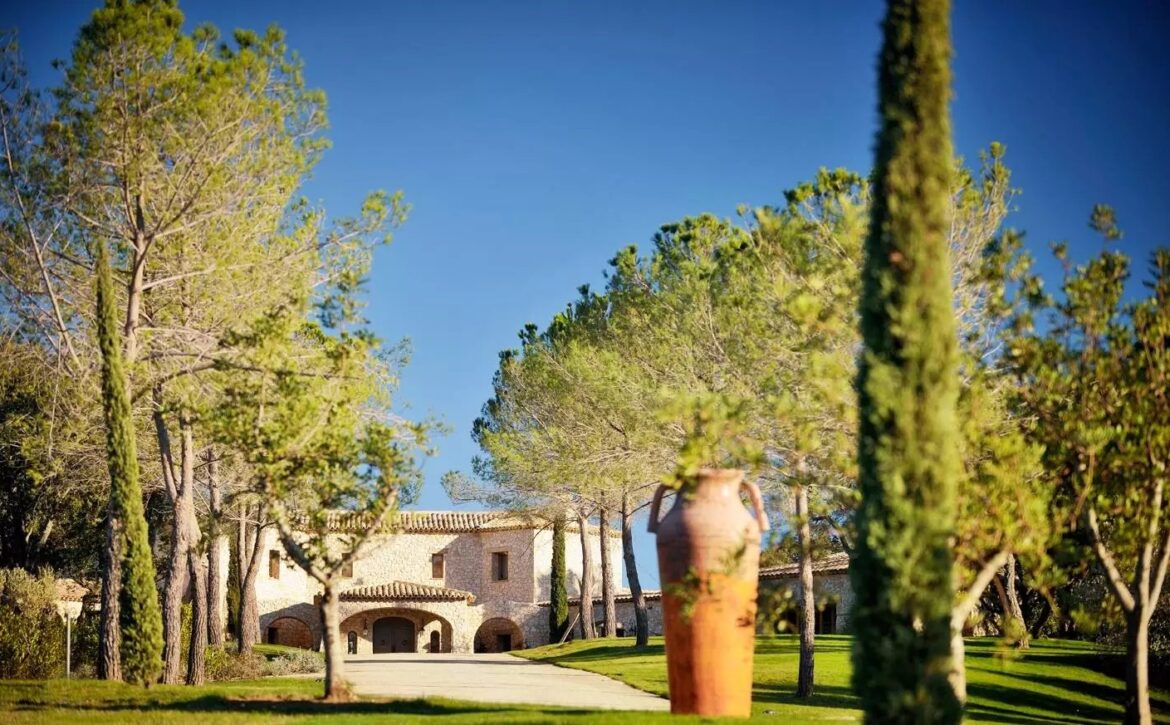 Fréjus luxury estate with tennis court