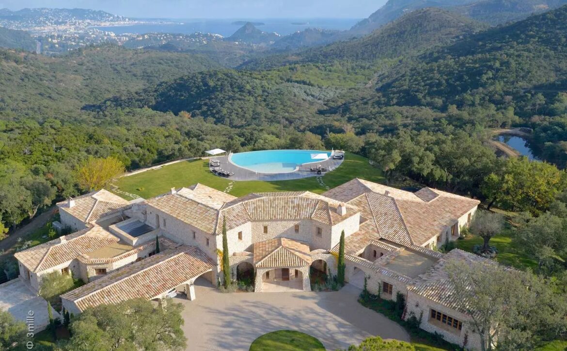Fréjus luxury estate with tennis court
