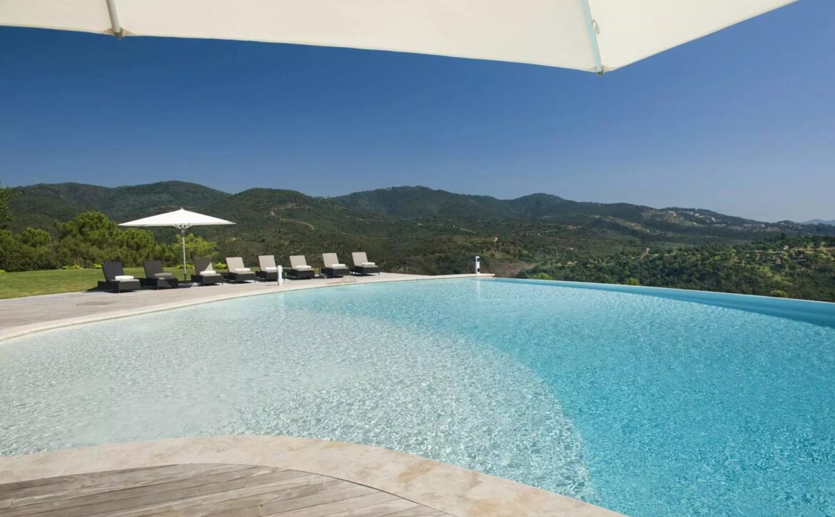 Fréjus luxury estate with tennis court