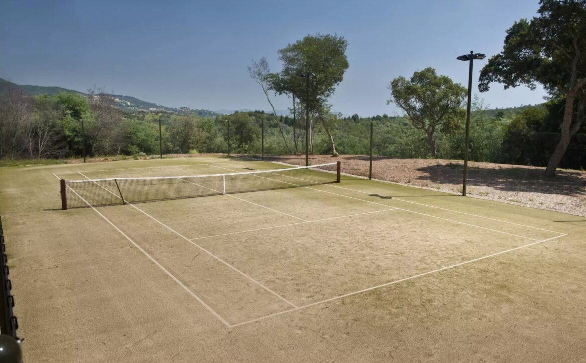 Fréjus luxury estate with tennis court