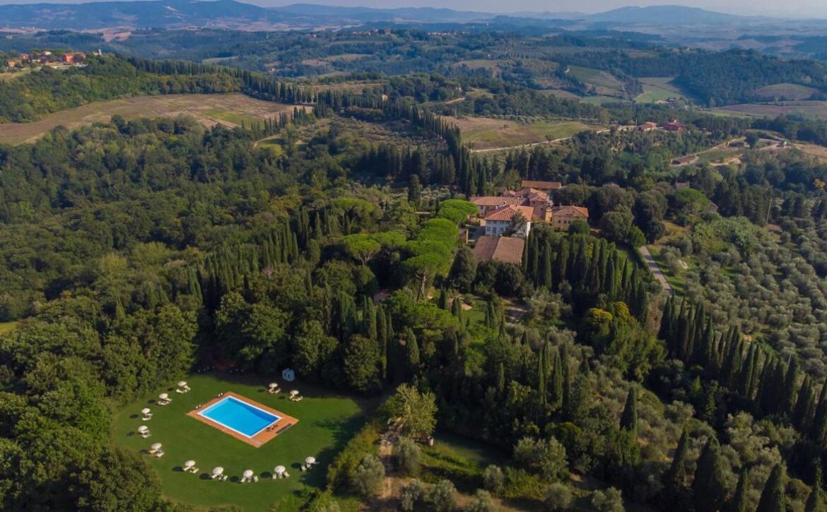 Tuscan Countryside Villa with private tennis court