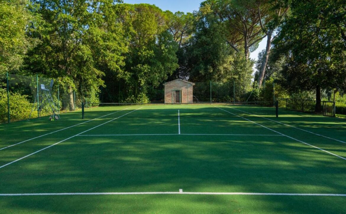 Tuscan Countryside Villa with private tennis court