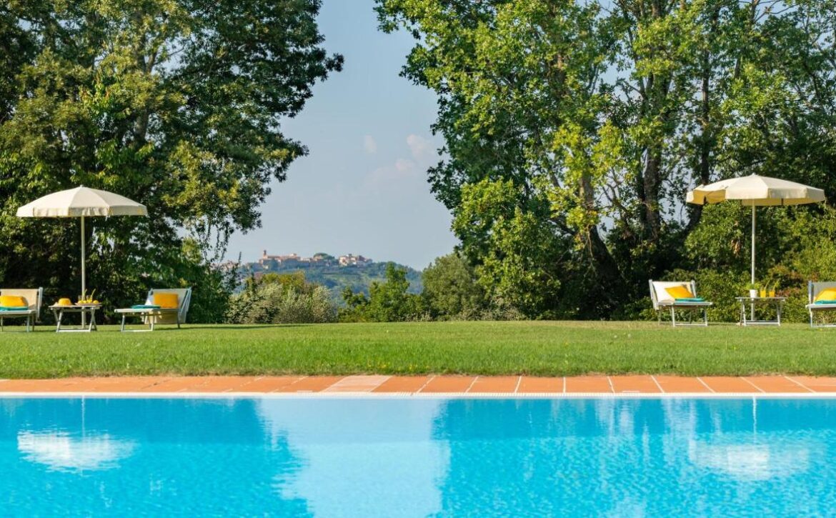 Tuscan Countryside Villa with private tennis court