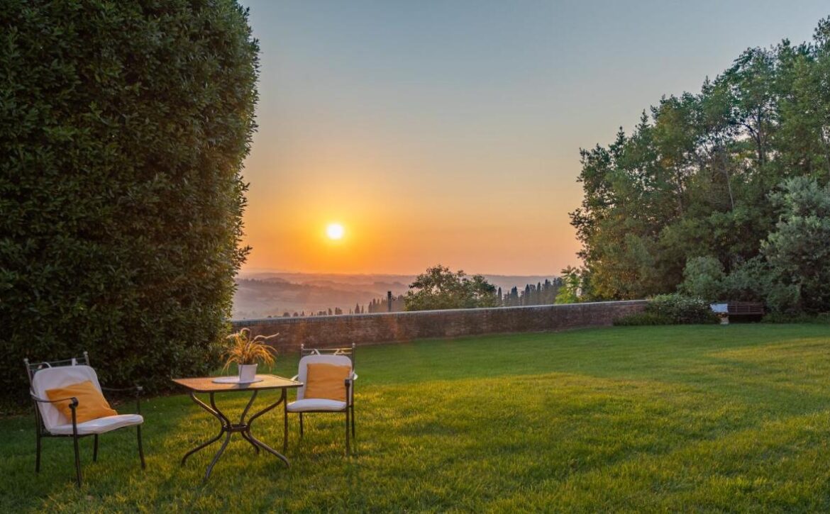 Tuscan Countryside Villa with private tennis court