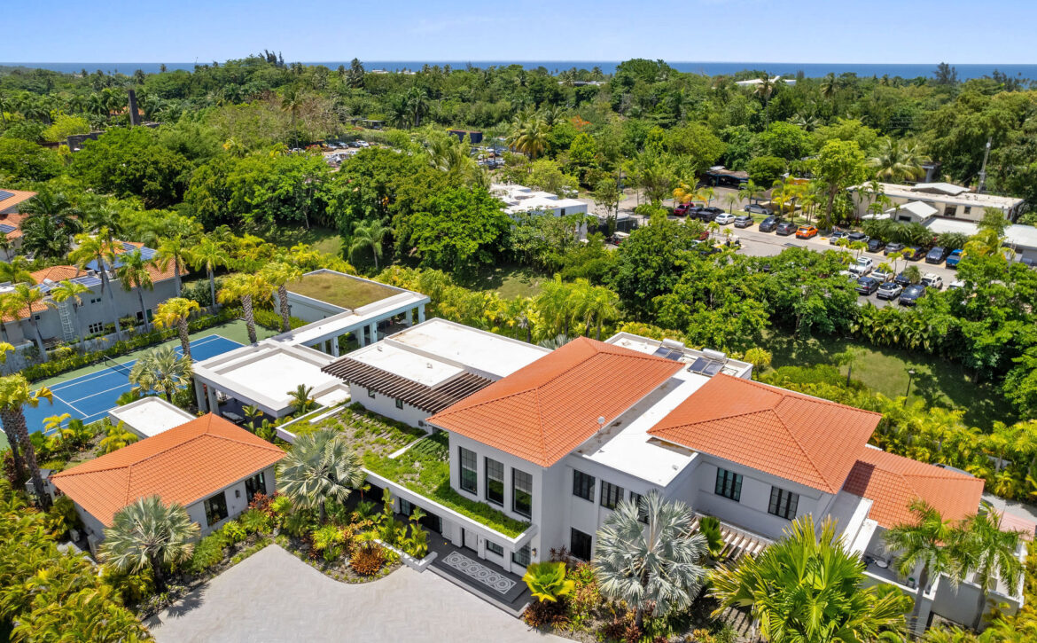 Villa Avenza Dorado Tennis