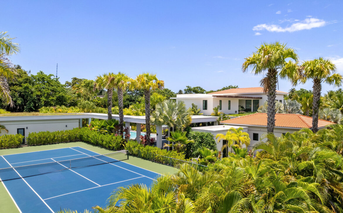 Villa Avenza Dorado Tennis
