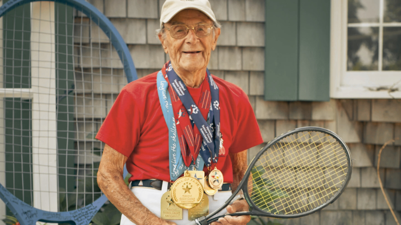 livee 100 - Roger Gentilhomme, 100-year-old tennis champion.