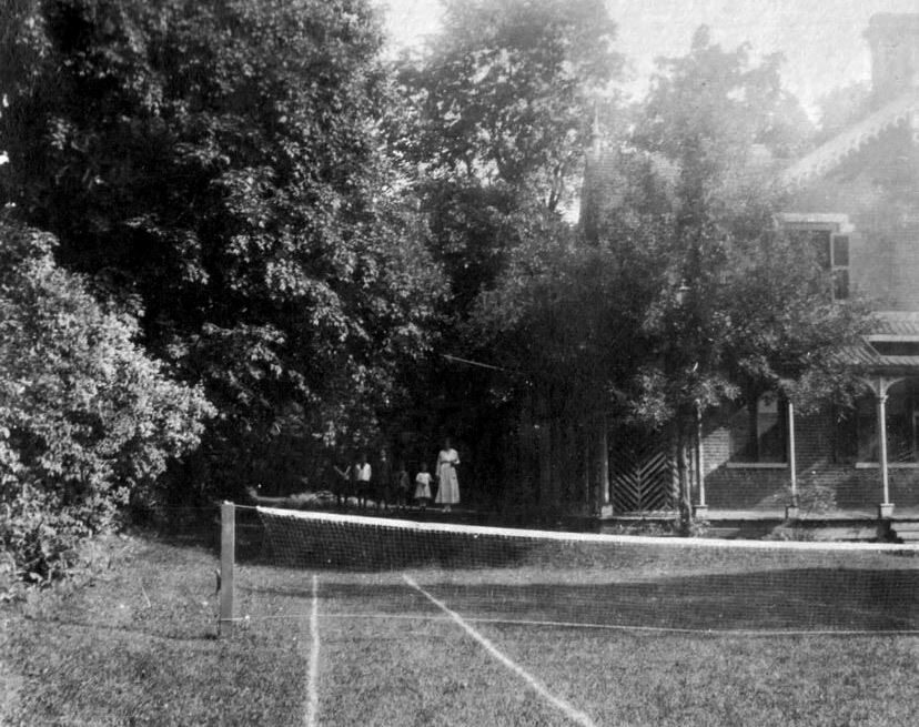 Lawn Tennis Court at Hillary House – Aurora Tennis
