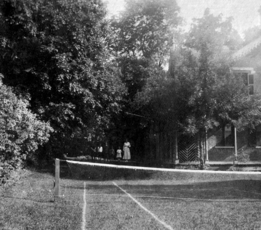 Lawn Tennis Court at Hillary House – Aurora Tennis